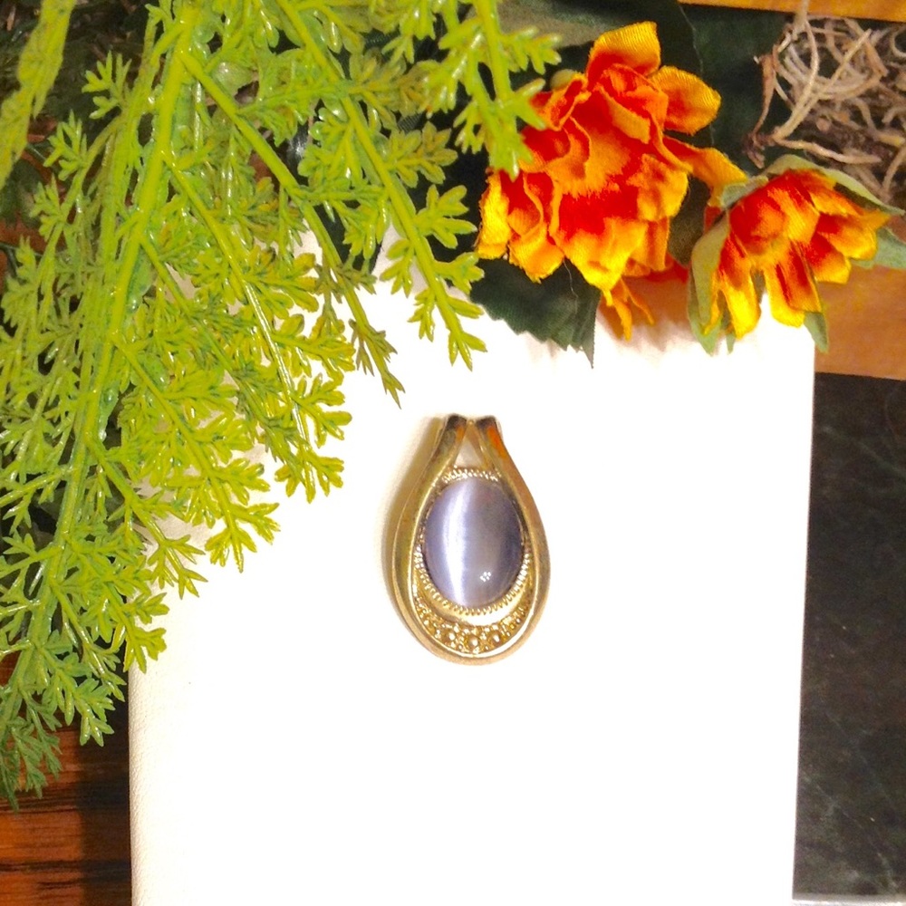 Lia Sophia Cats Eye Purple Haze Pendant Silvertone